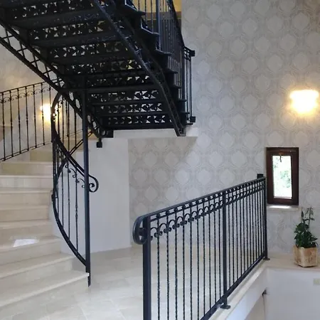 Manor House Luxury Of Silence