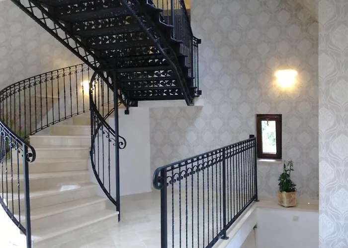 Manor House Luxury Of Silence